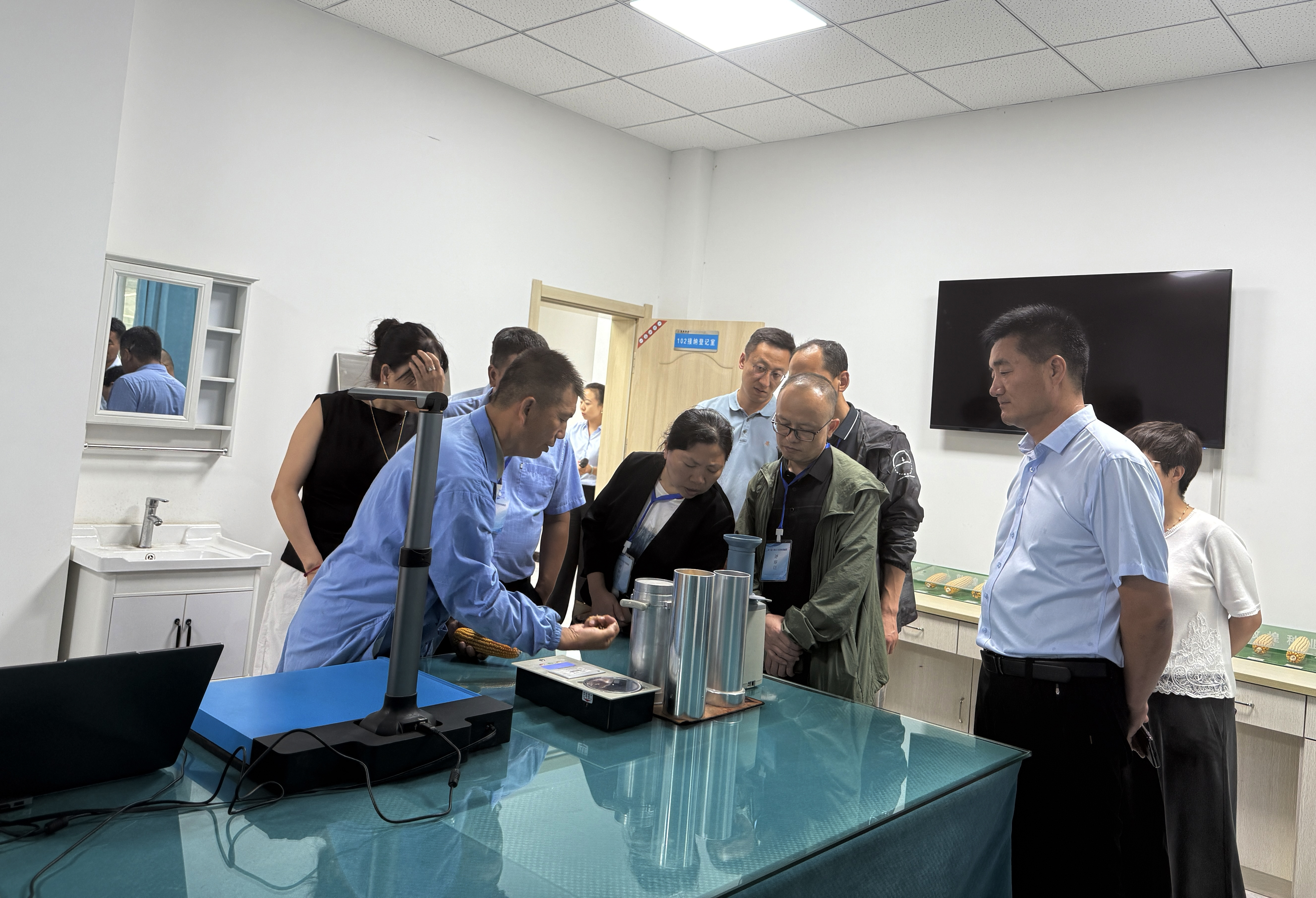 敦煌種業(yè)接受第九屆甘肅省人民政府質(zhì)量獎(jiǎng)評審專家組現(xiàn)場評審